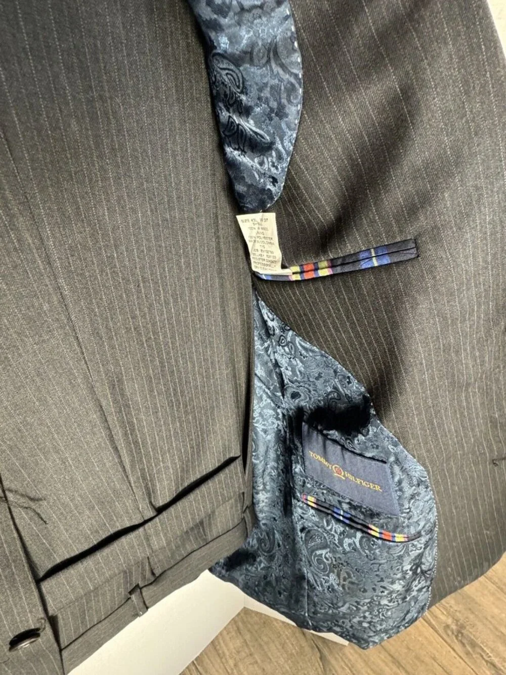 Tommy Hilfiger Mens Gray Pinstripe Wool Suit 43L W37 Colombia Business Office - Picture 6 of 11